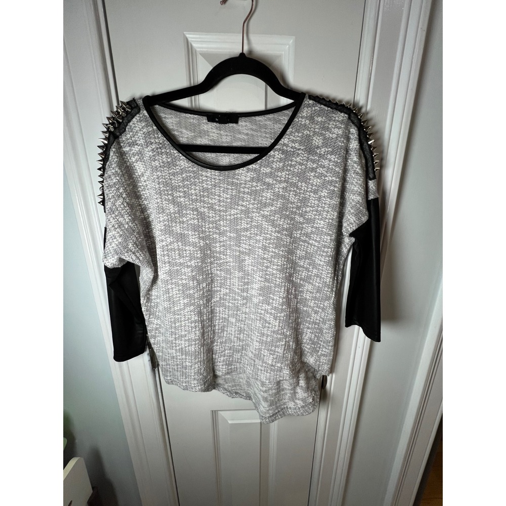 Iris Los Angeles Grey Marled Knit Spiked Stud Shoulder Top XL RAT3936